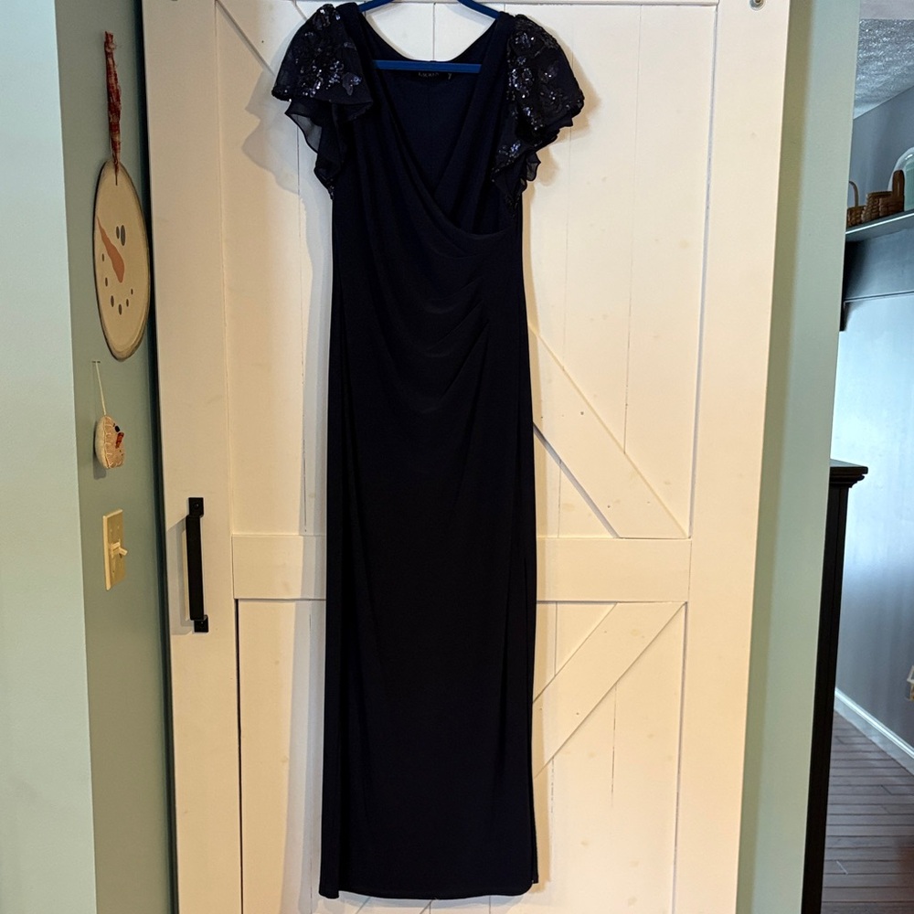 Elegant Navy Evening Gown with Sequin Sleeves